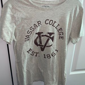 Vassar College t-shirt size M